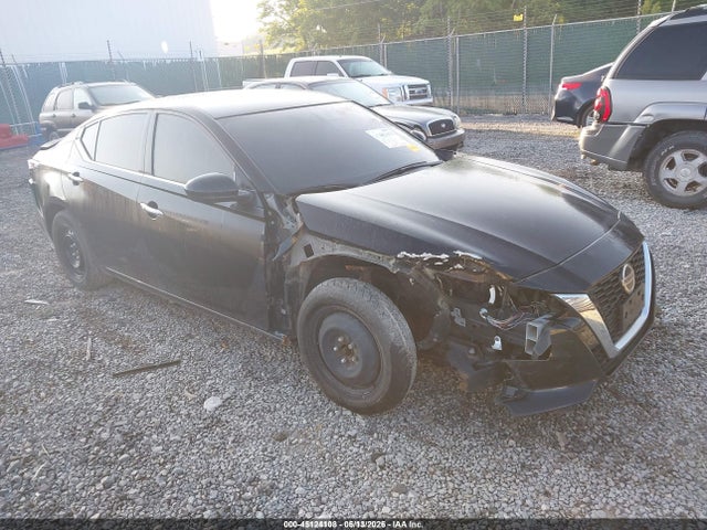 Salvage Nissan Altima Image