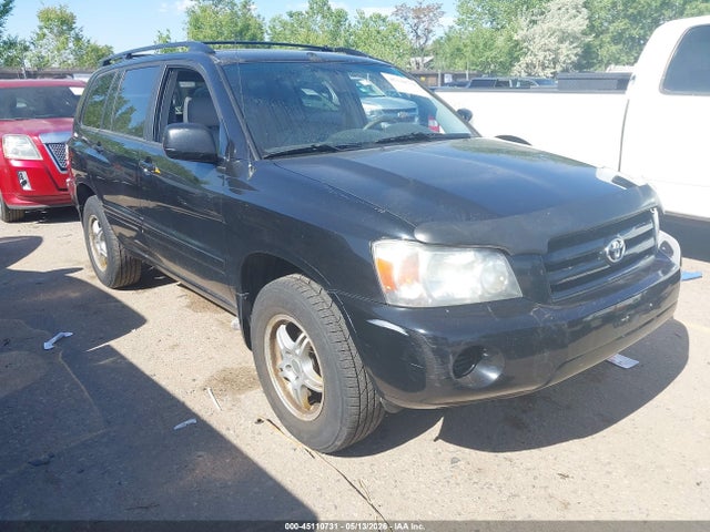Salvage Toyota Highlander Image