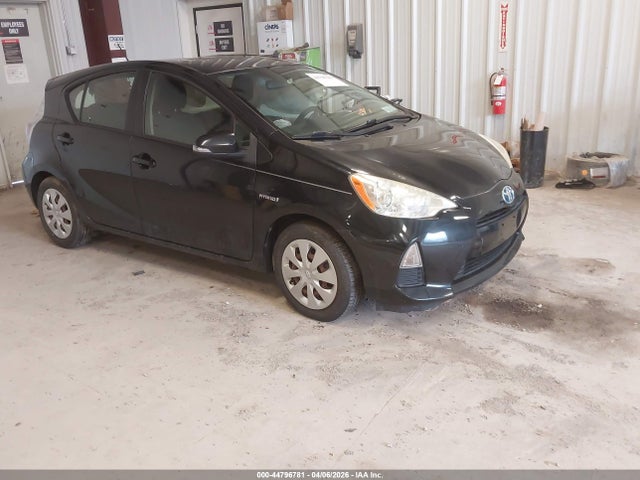 Salvage Toyota Prius c Image