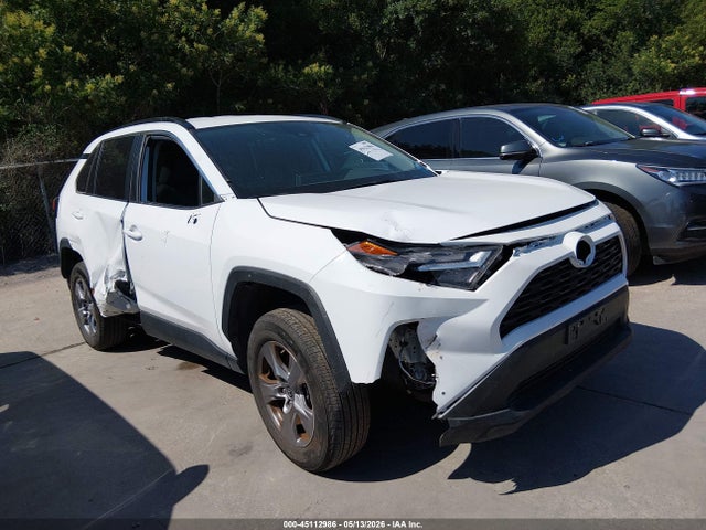 Salvage Toyota RAV4 Image