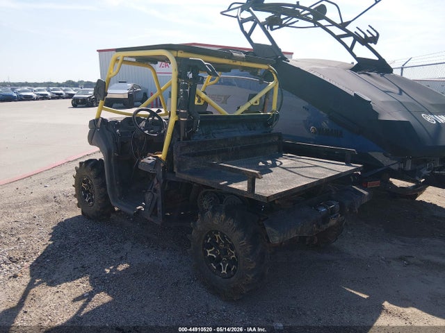 Can-Am Defender
