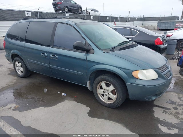 Salvage Dodge Grand Caravan Image