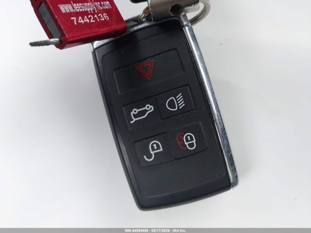 Land Rover Defender 110 P300