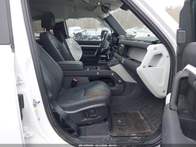 Land Rover Defender 110 P300