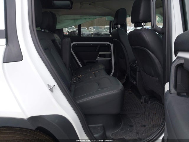 Land Rover Defender 110 P300