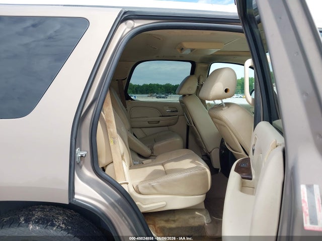 Cadillac Escalade Standard