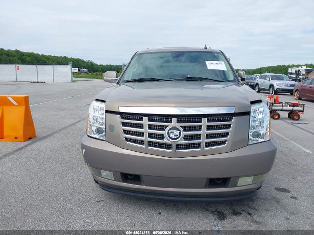 Cadillac Escalade Standard