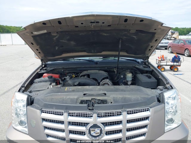 Cadillac Escalade Standard