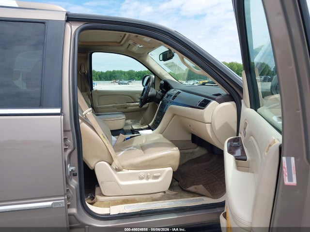 Cadillac Escalade Standard