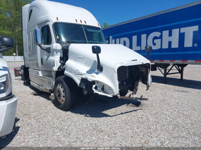Salvage Freightliner Cascadia 125 Image