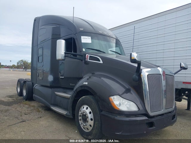 Salvage Kenworth Construction Image