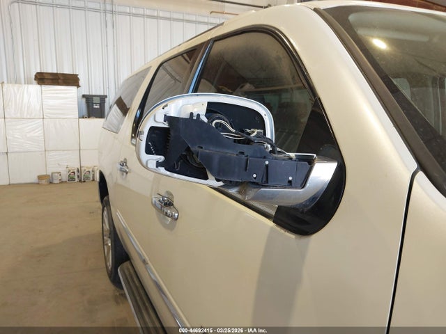 Cadillac Escalade Standard