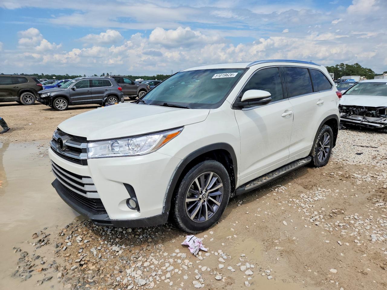 Salvage Toyota Highlander Image