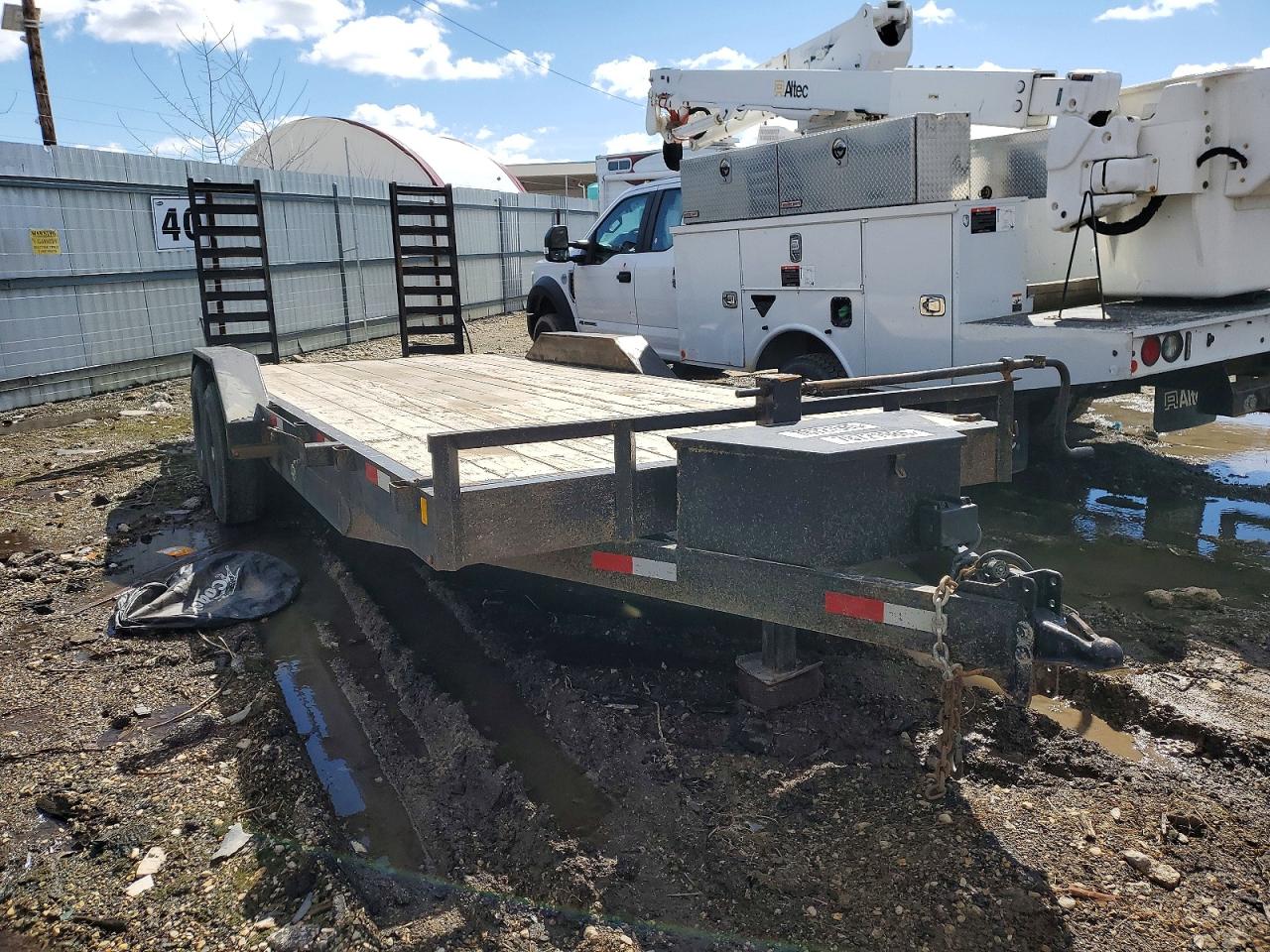 Salvage Hull Trailer Image