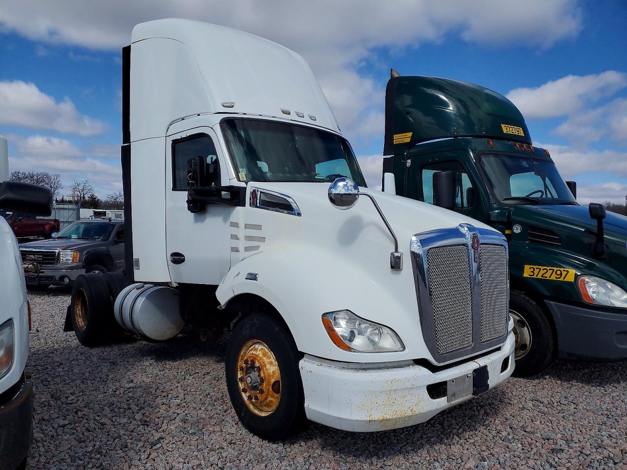 Salvage Kenworth T680 Image