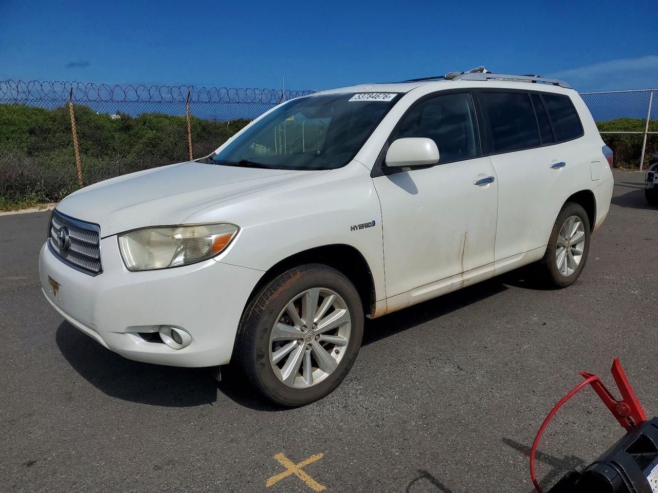 Salvage Toyota Highlander Image