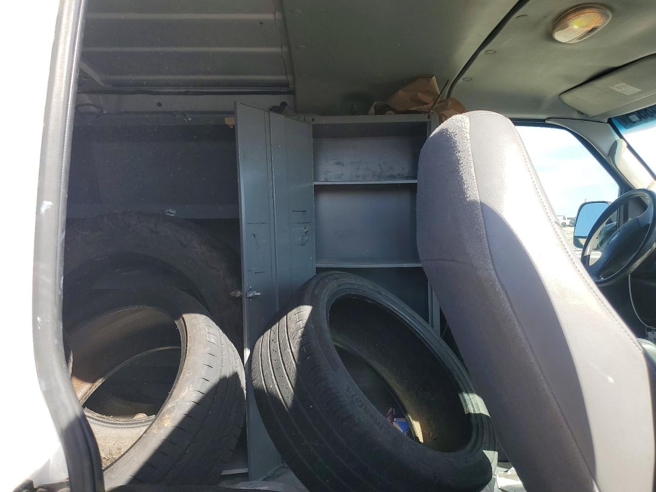 Ford Econoline E250 Van