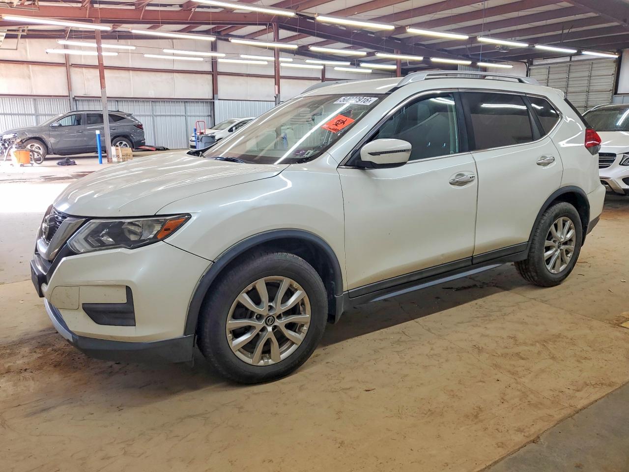 Salvage Nissan Rogue Image