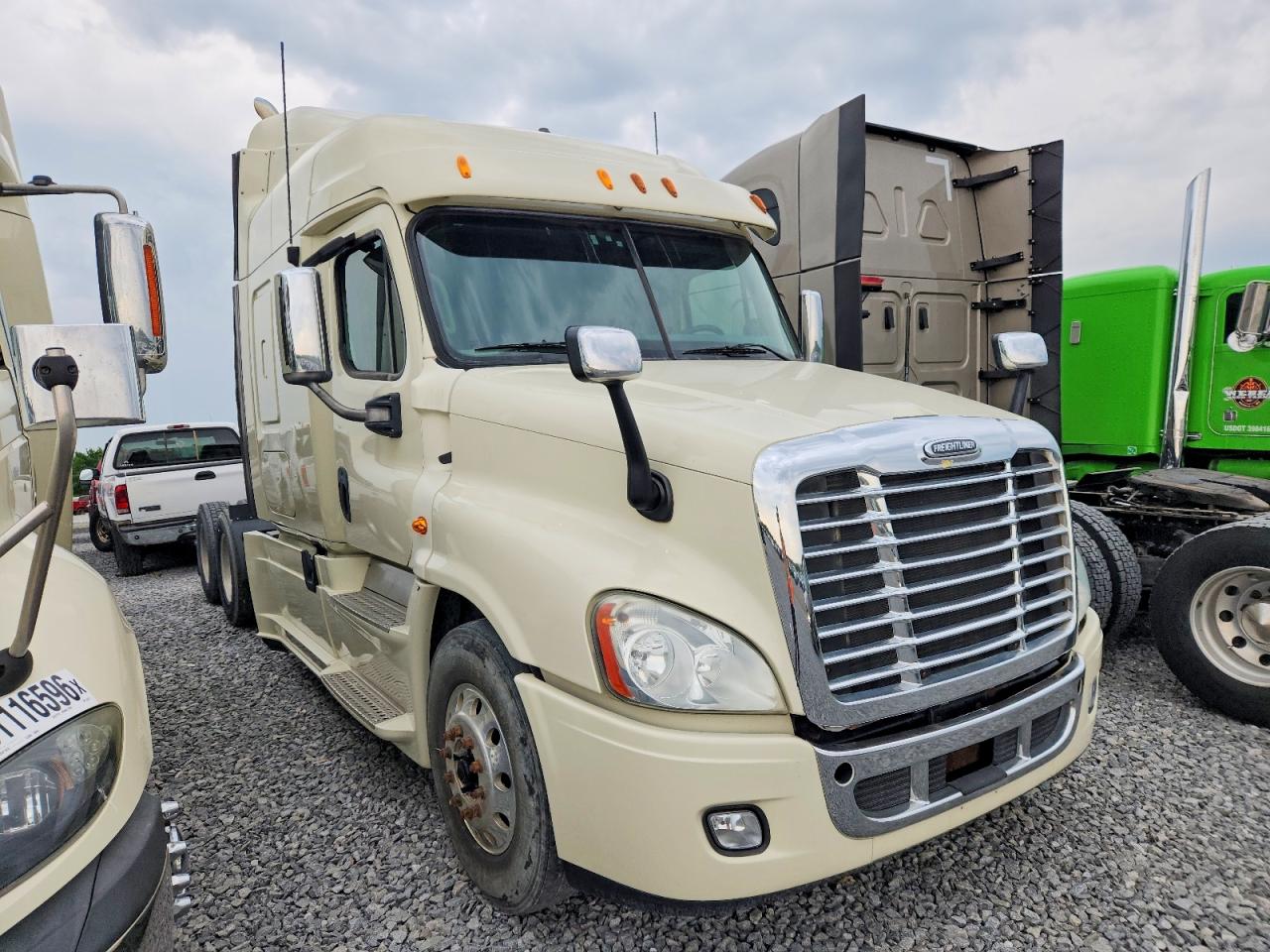 Salvage Freightliner Cascadia Image