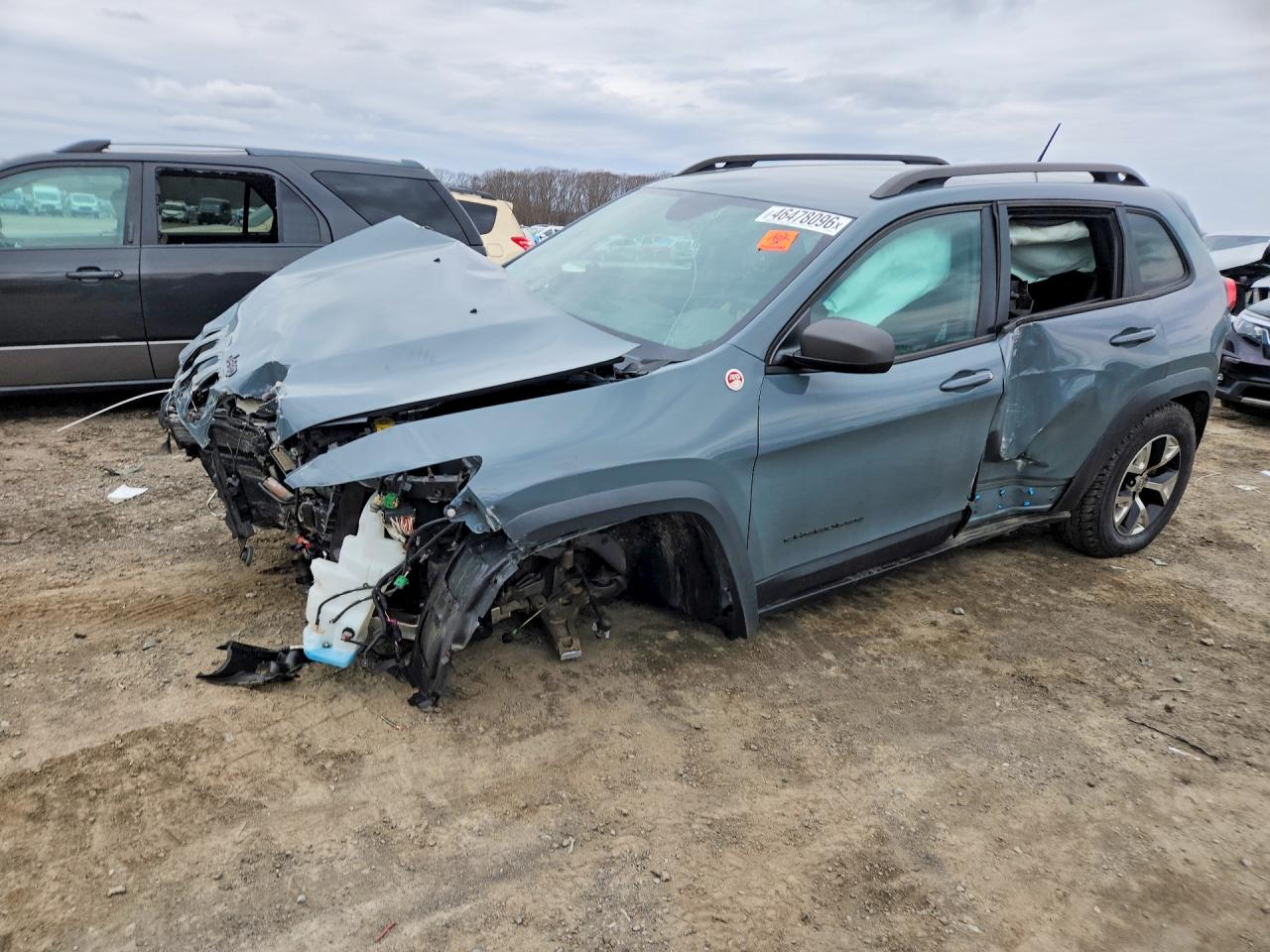 Salvage Jeep Cherokee Image
