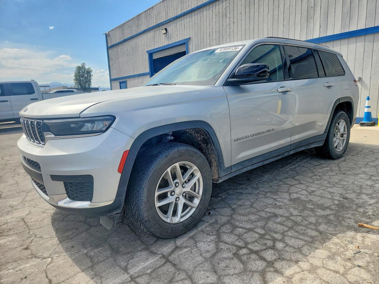 Salvage Jeep Cherokee Image