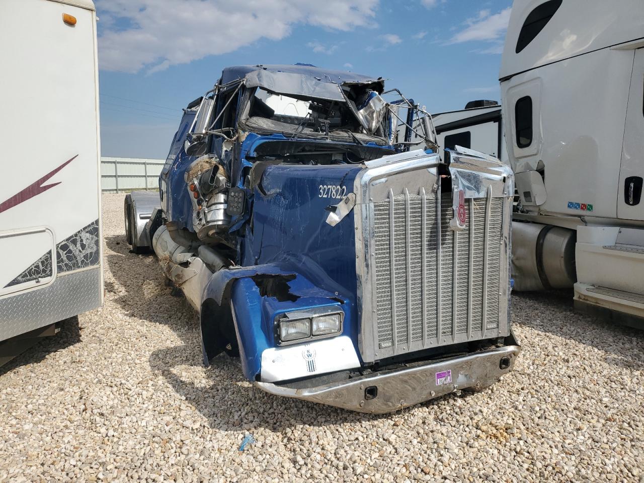 Salvage Kenworth Tractor Image