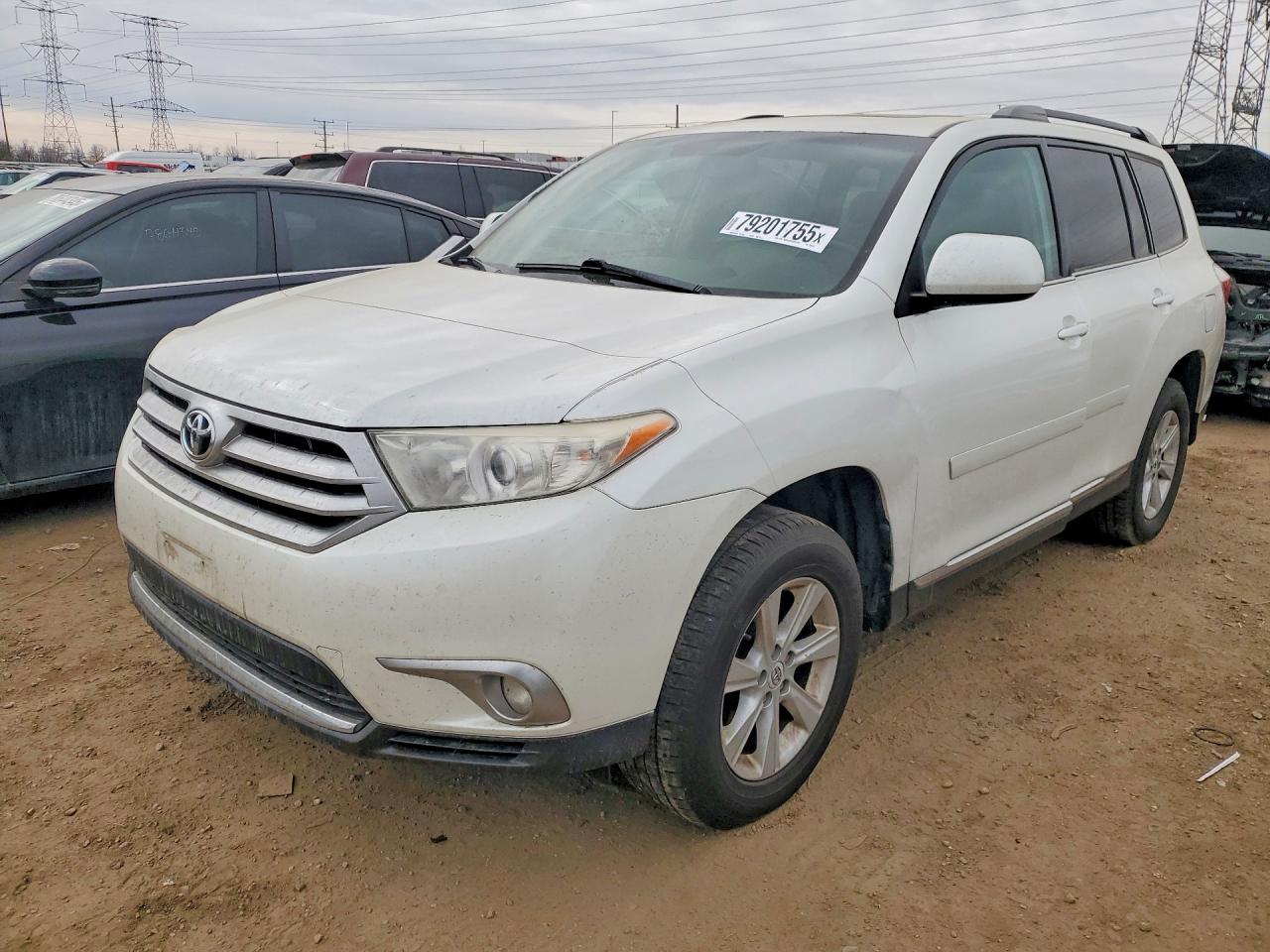 Salvage Toyota Highlander Image
