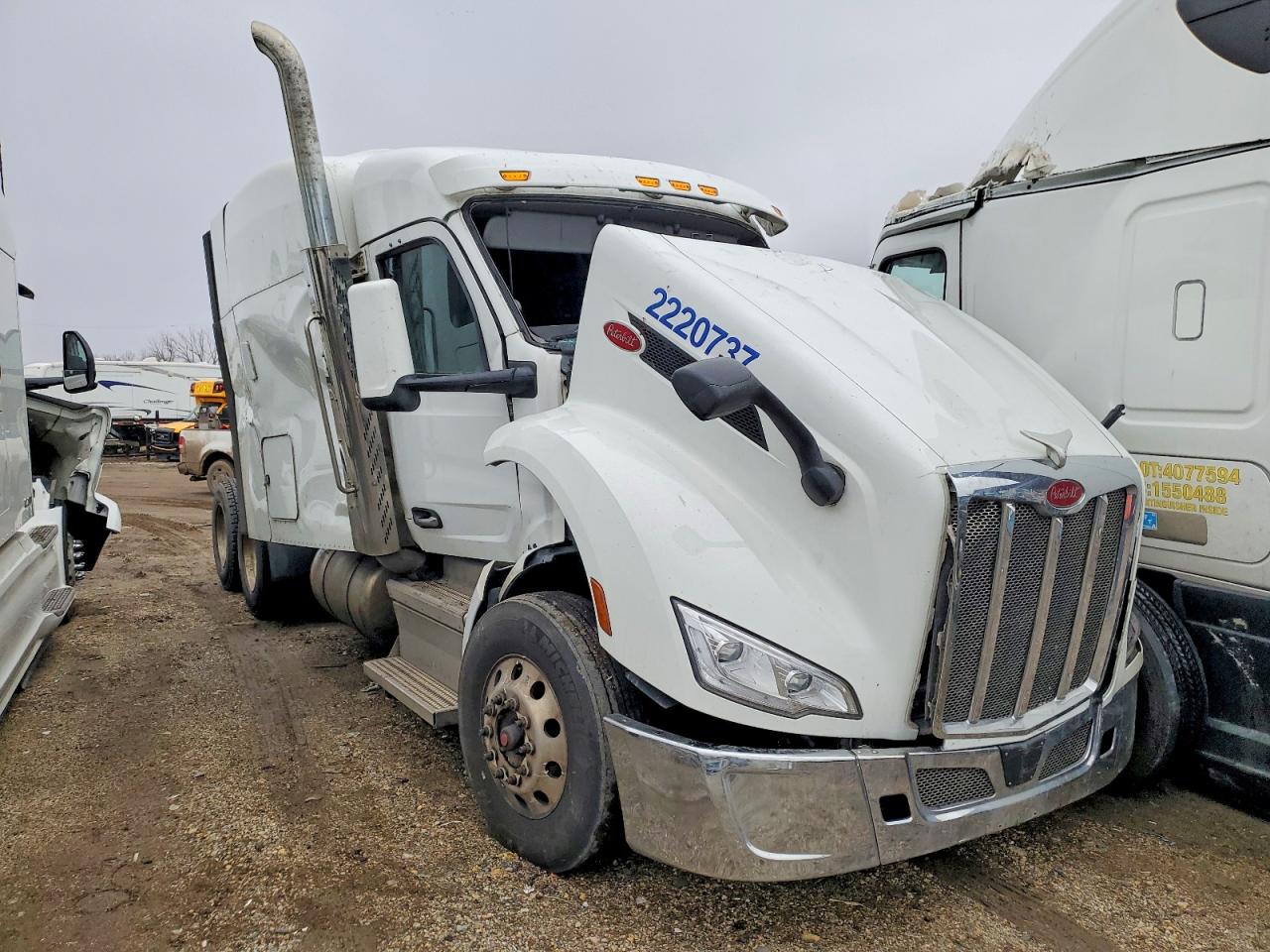 Salvage Peterbilt 579 Image