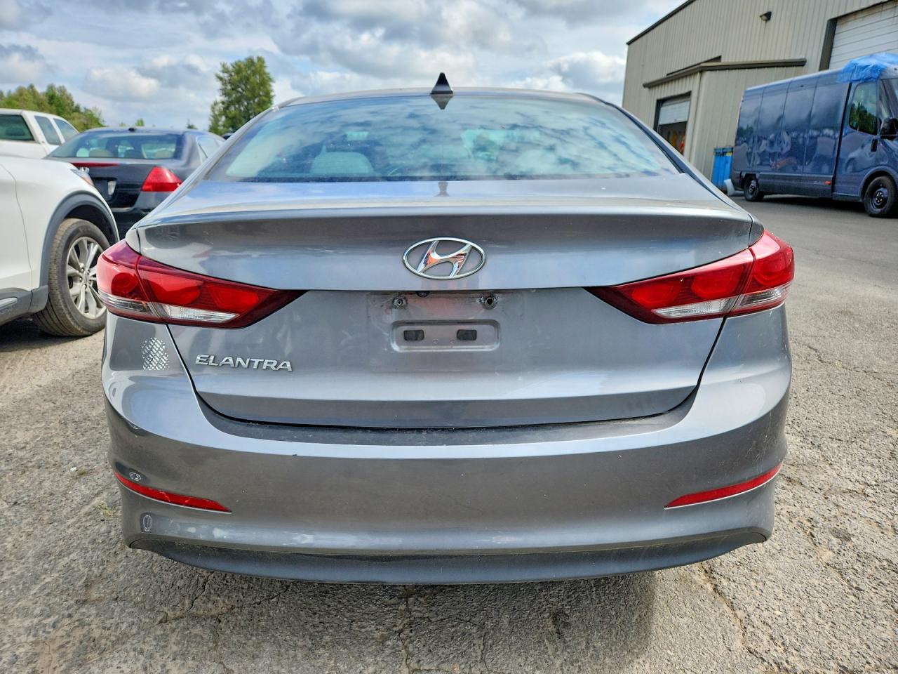 Hyundai ELANTRA Sel