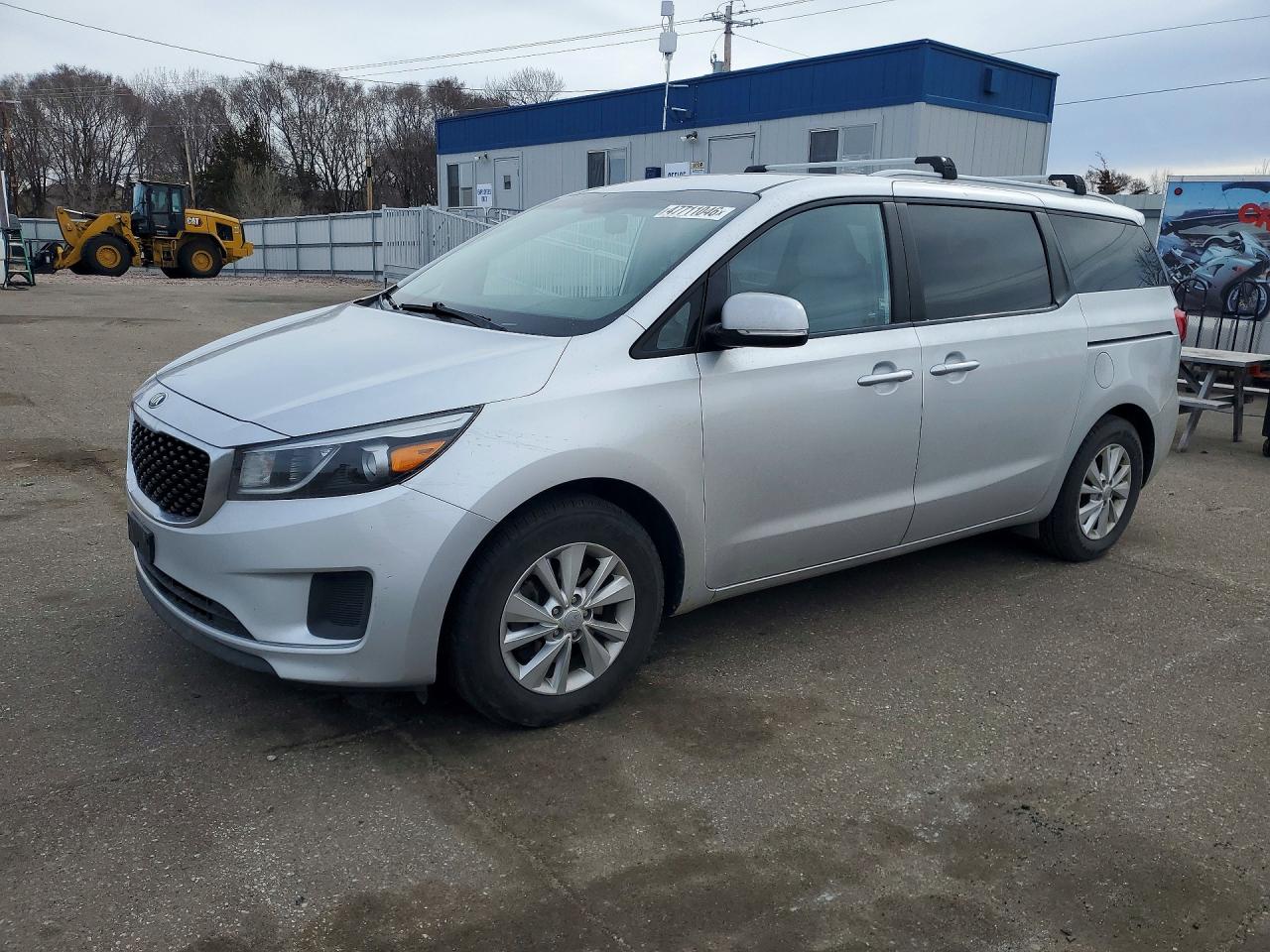 Salvage Kia Sedona Image