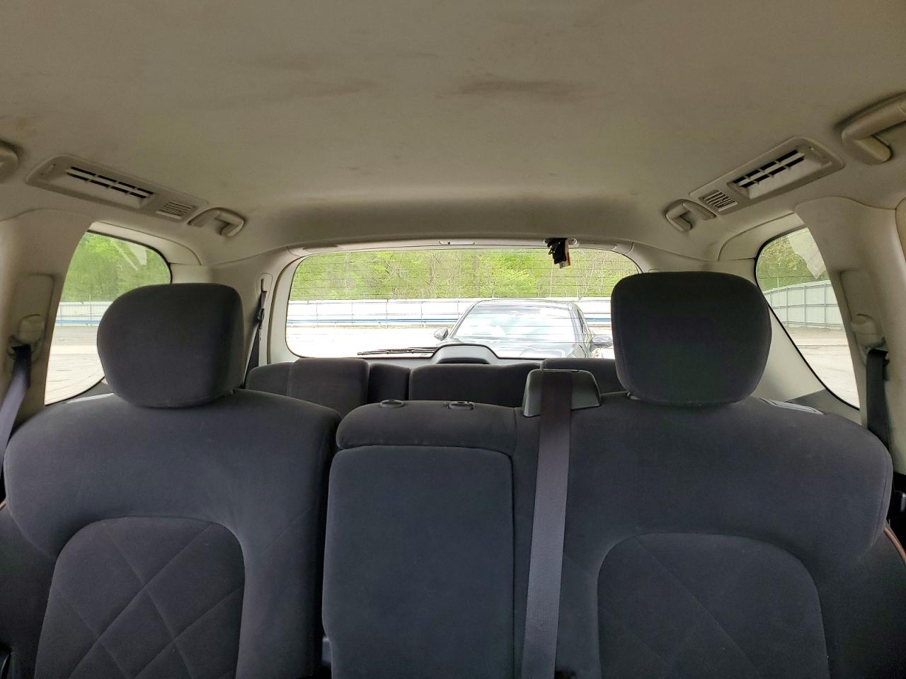Nissan Armada Sv