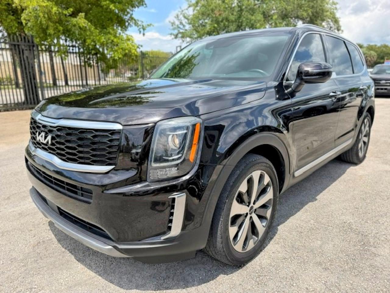 Salvage Kia Telluride Image