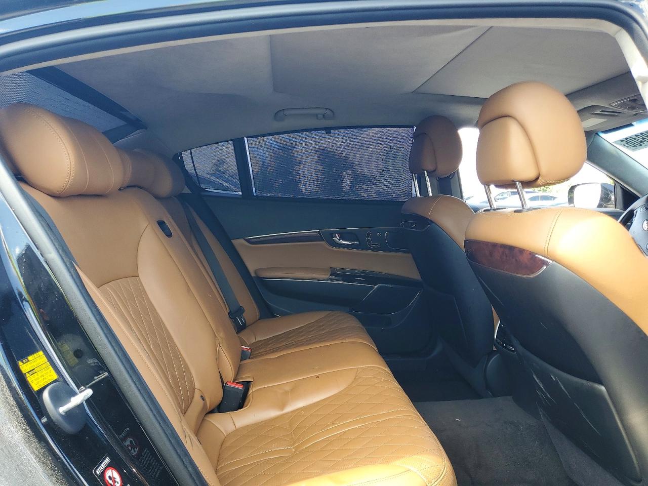 Kia K900 Luxury V8