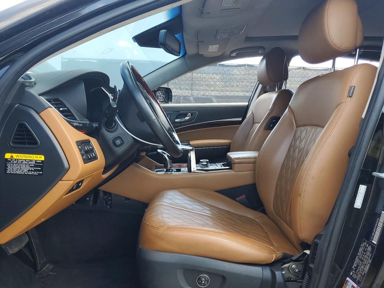 Kia K900 Luxury V8