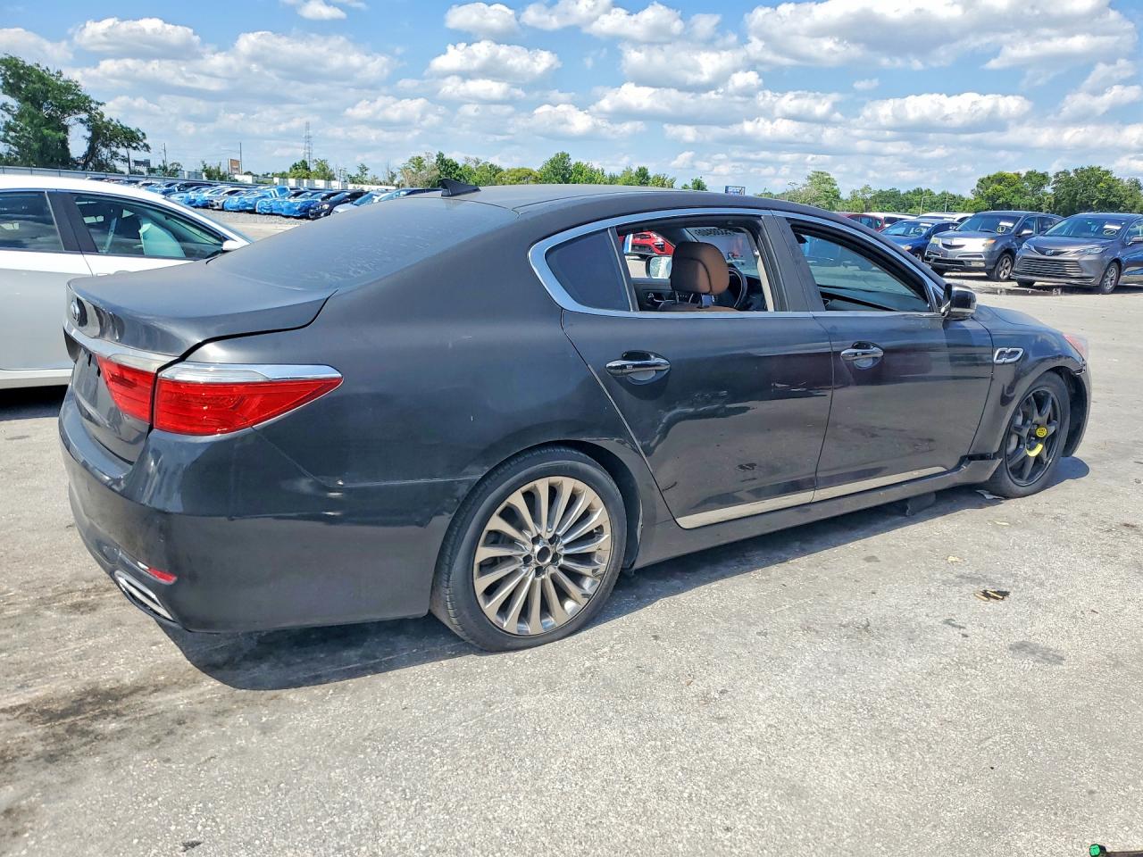 Kia K900 Luxury V8