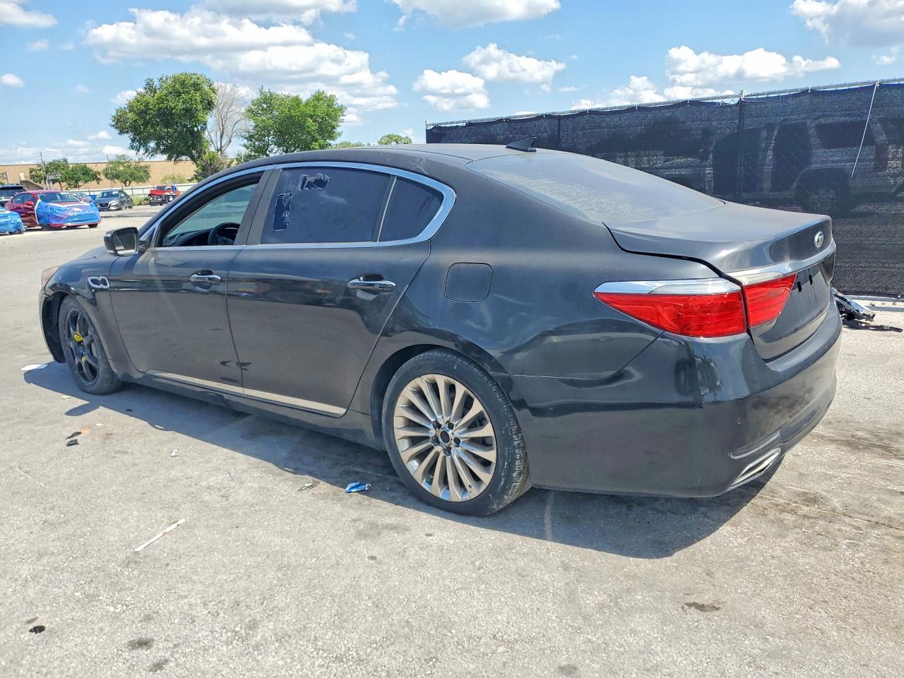 Kia K900 Luxury V8