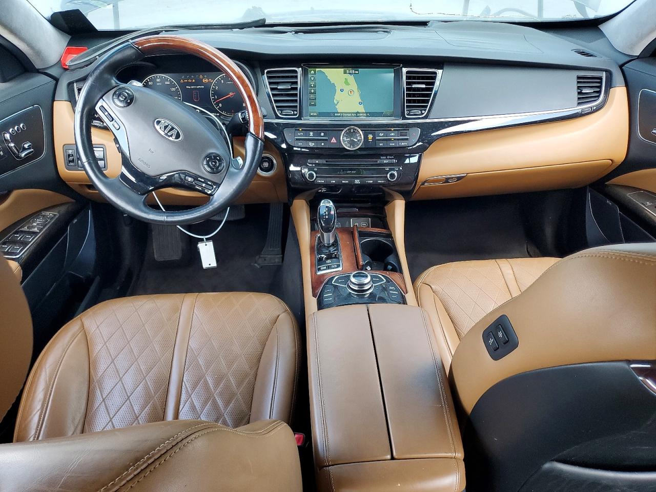 Kia K900 Luxury V8