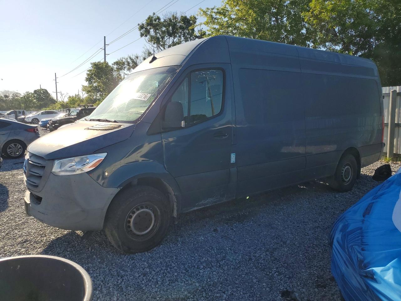 Salvage Mercedes-Benz Sprinter Image