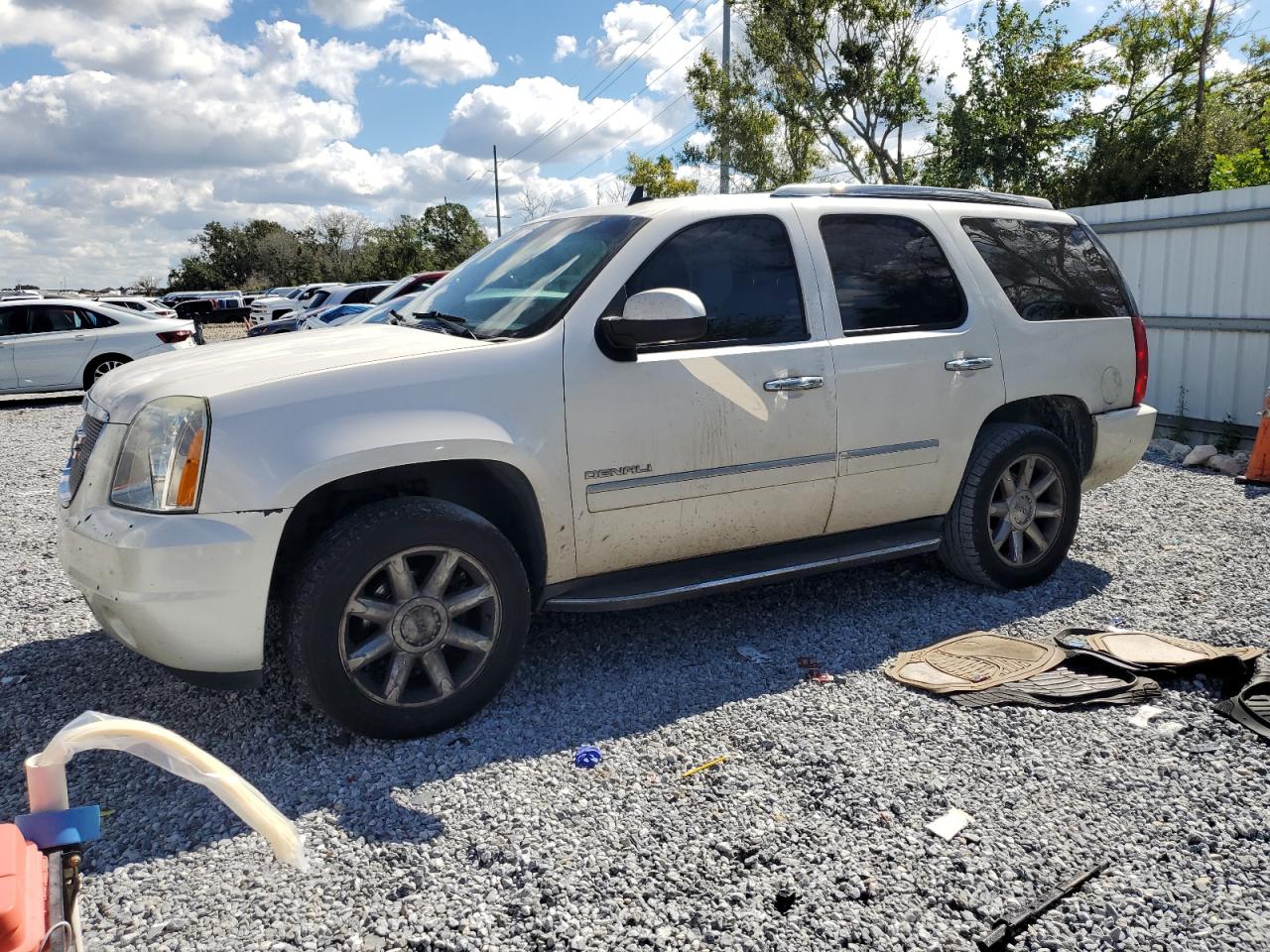 Salvage GMC Yukon Image