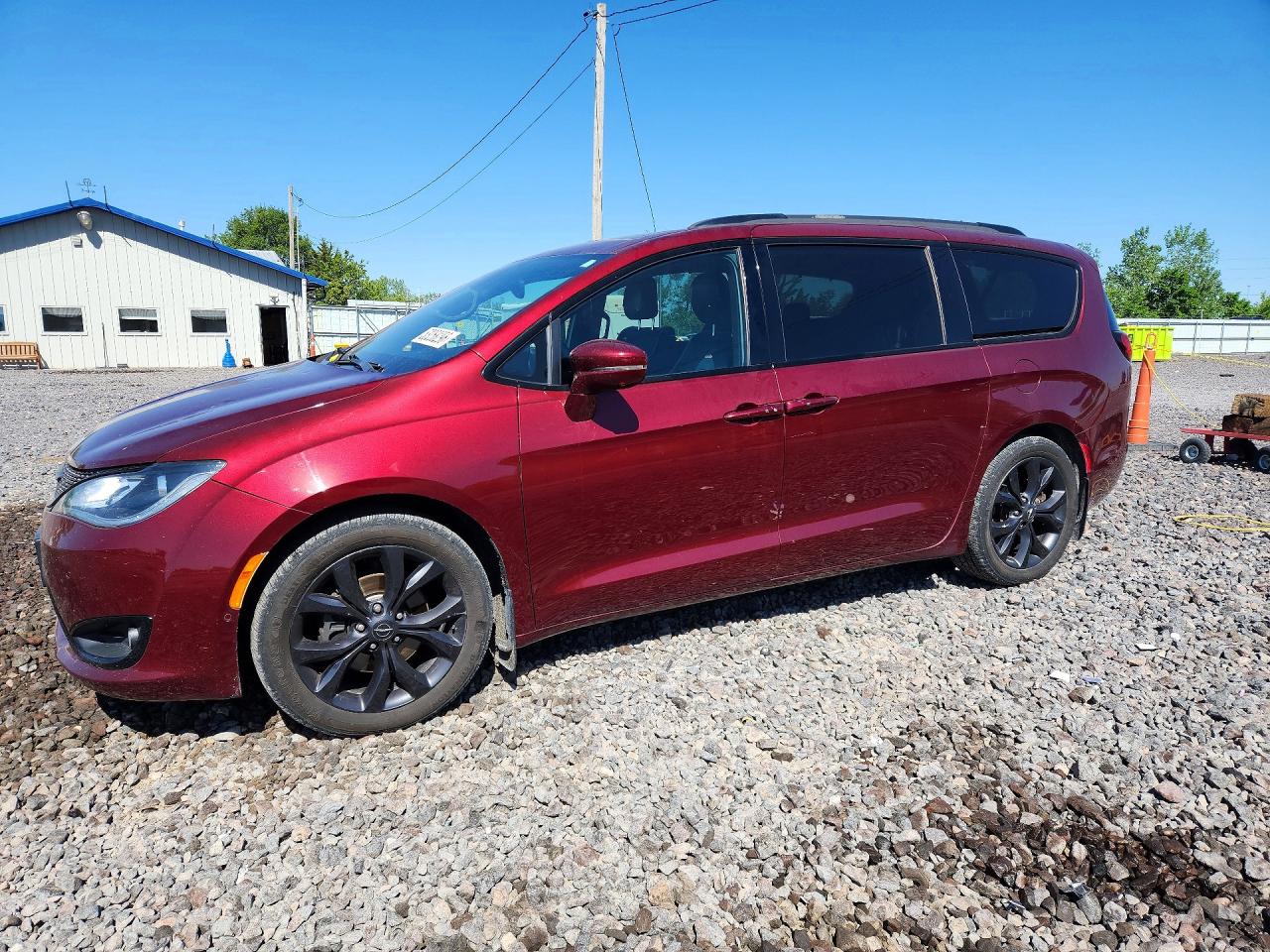 Salvage Chrysler Pacifica Image