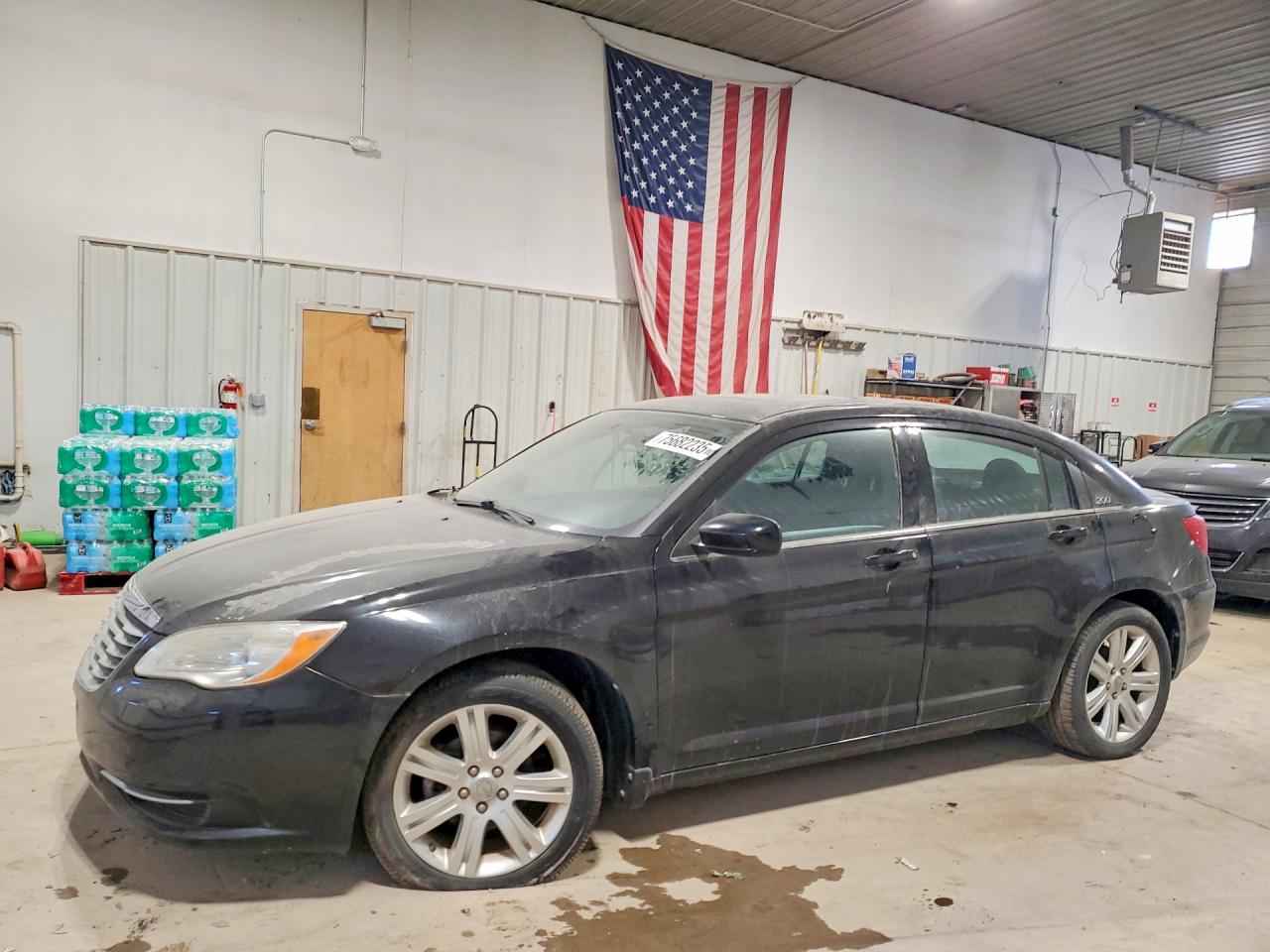 Salvage Chrysler 200 Image