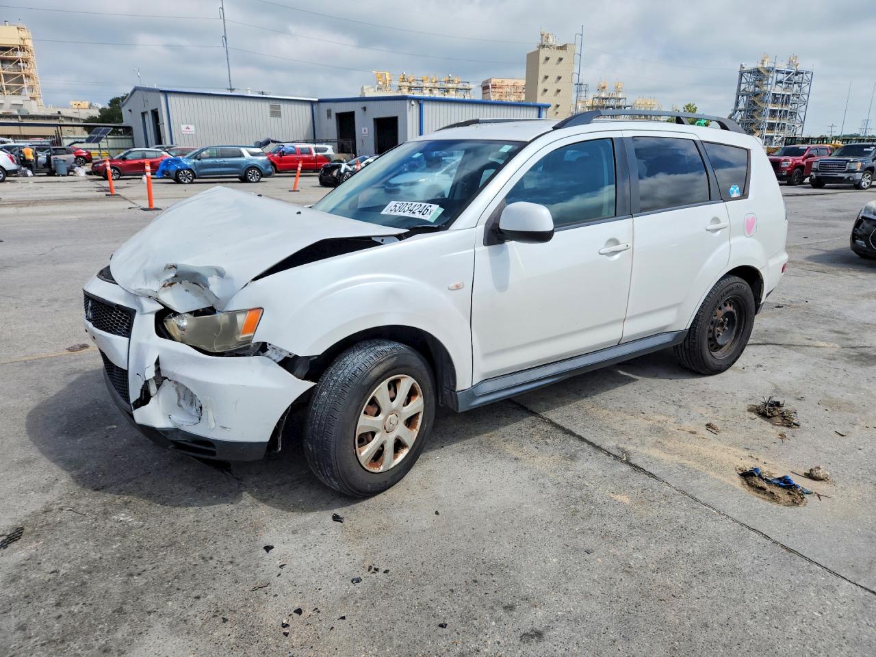 Salvage Mitsubishi Outlander Image