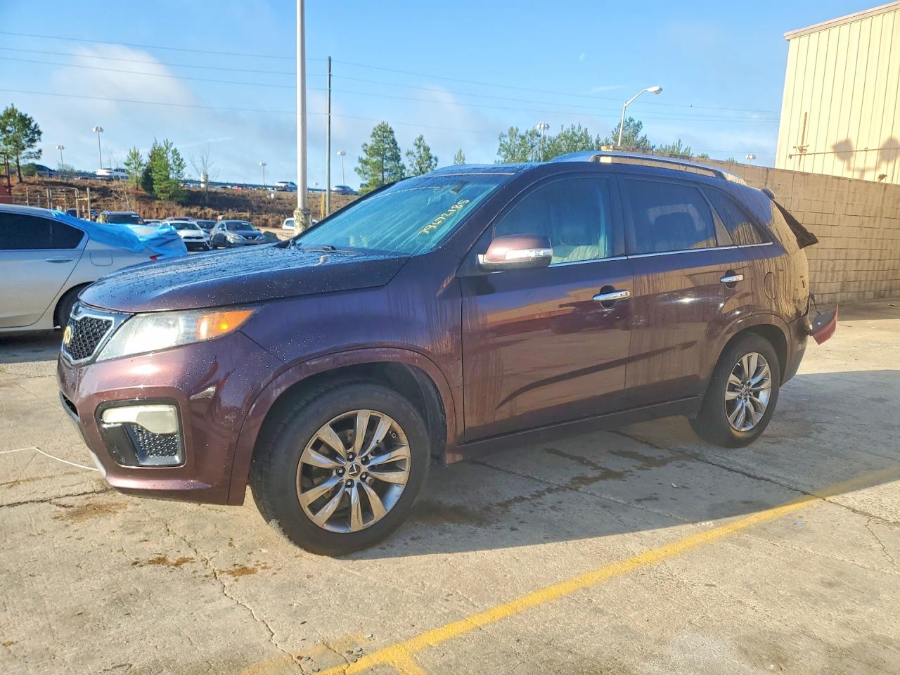 Salvage Kia Sorento Image