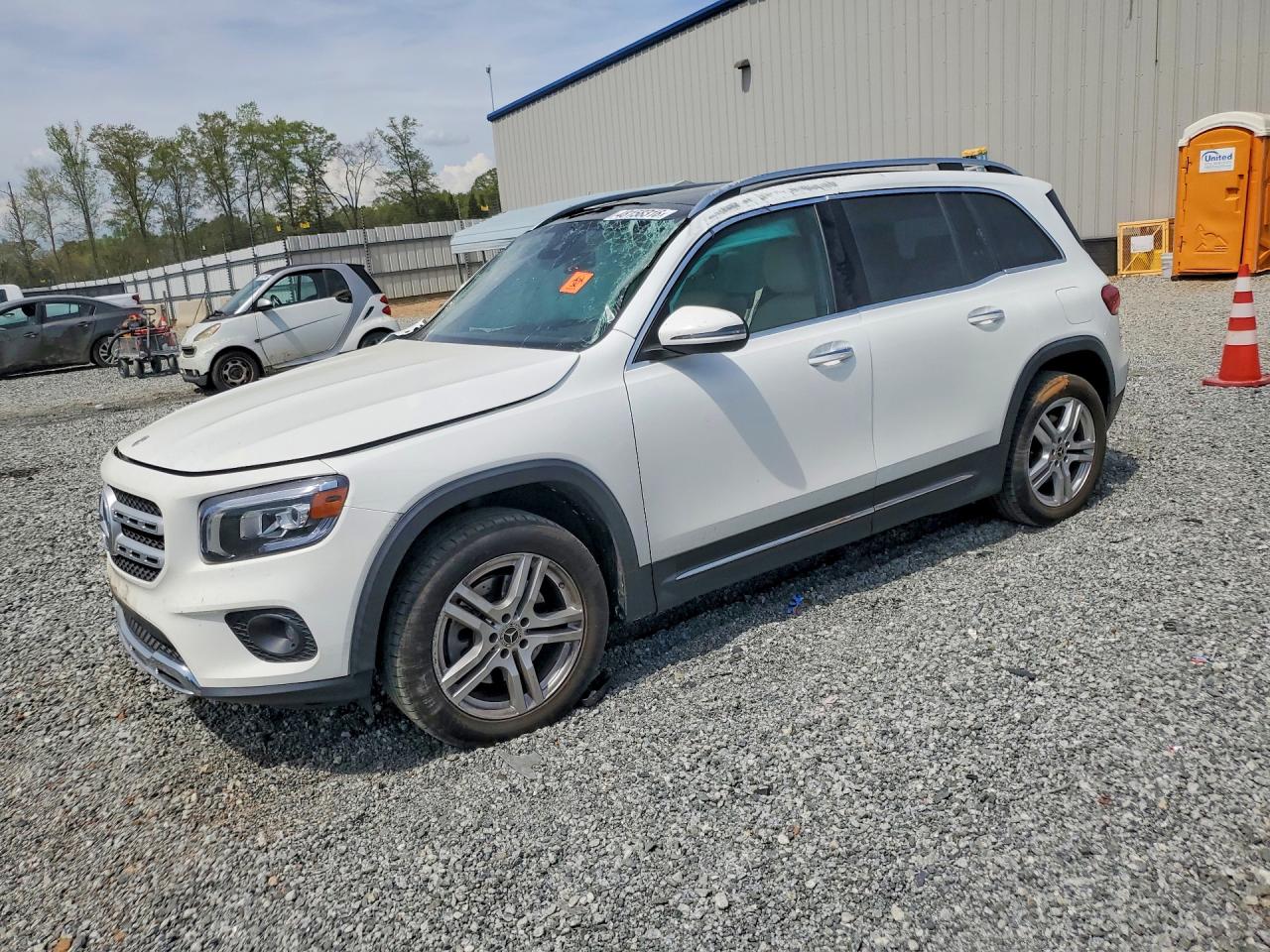 Salvage Mercedes-Benz GLB Image