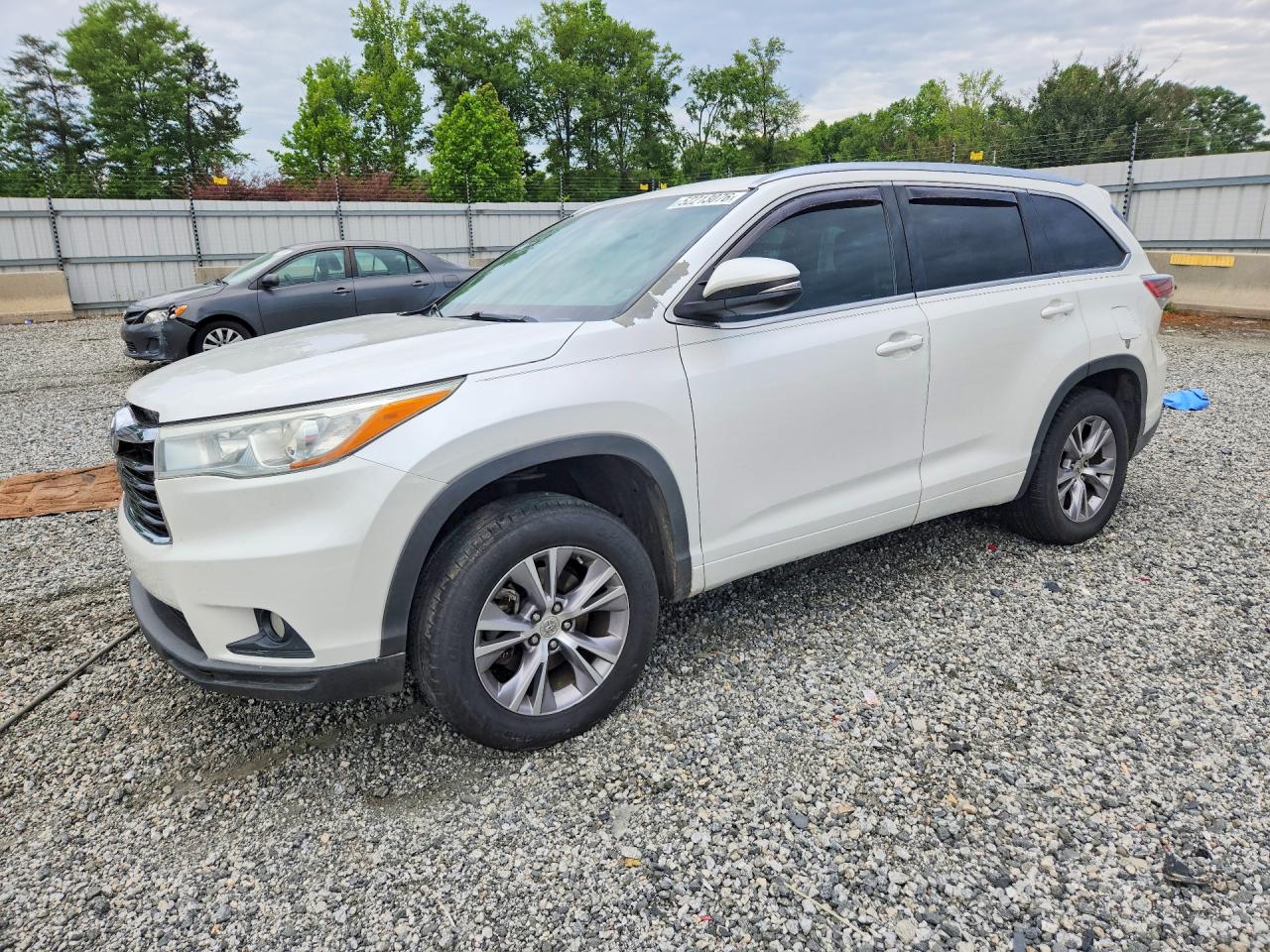 Salvage Toyota Highlander Image