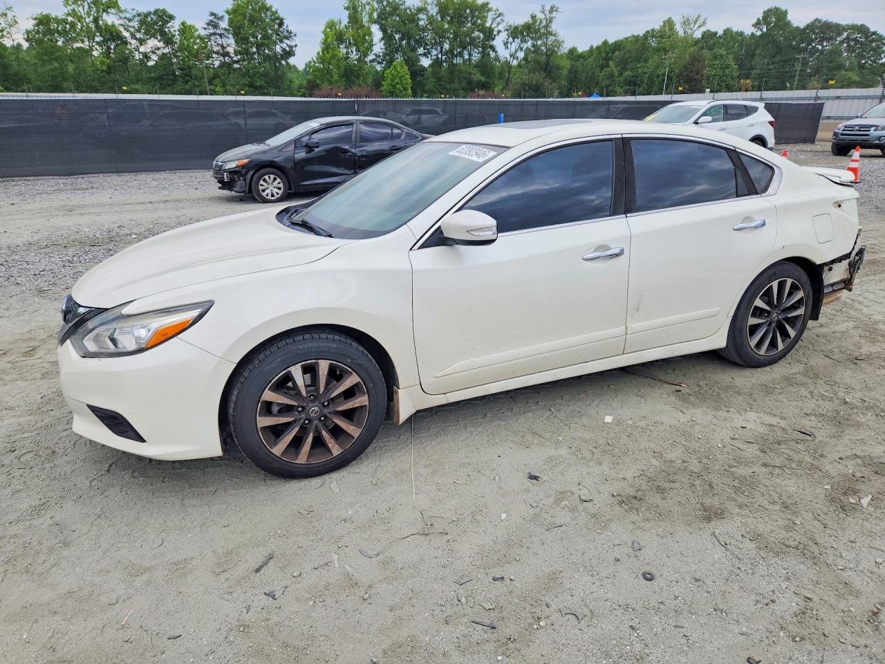 Salvage Nissan Altima Image