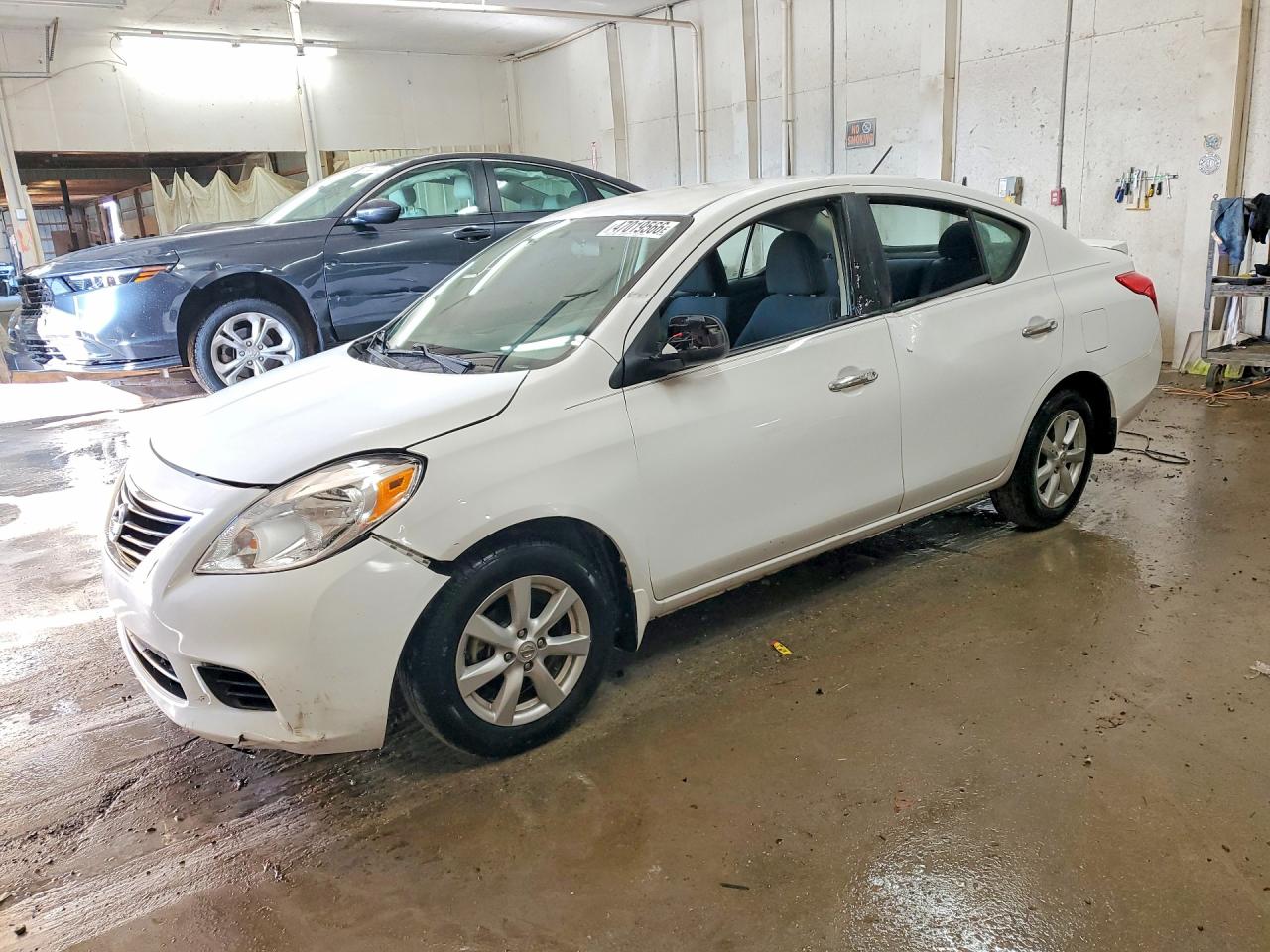 Salvage Nissan Versa Image