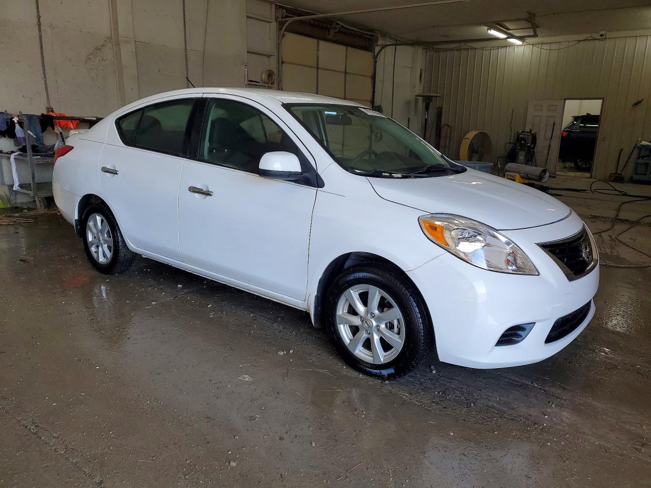 Nissan Versa 1.6 S