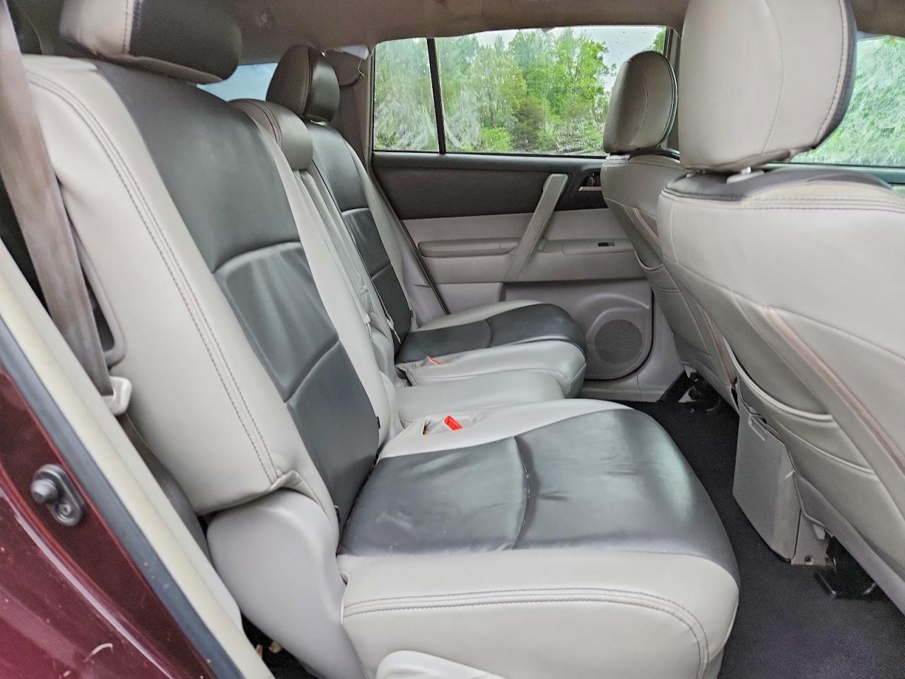 Toyota Highlander Base