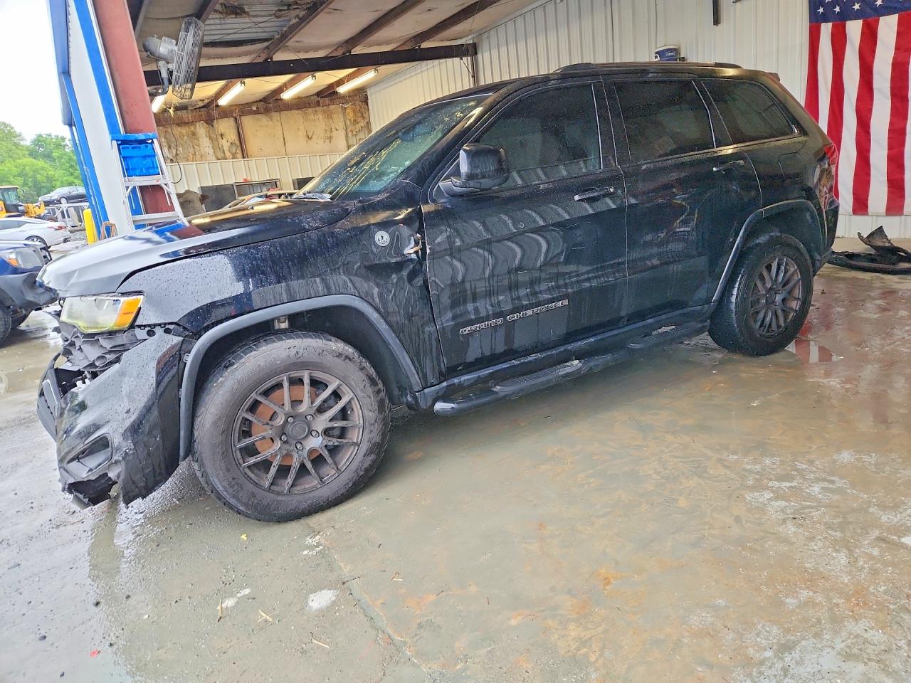 Salvage Jeep Cherokee Image